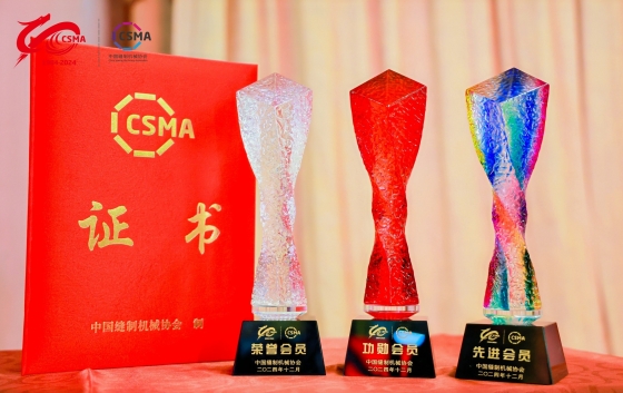 為貫徹落實(shí)《國(guó)務(wù)院關(guān)于進(jìn)一步擴(kuò)大和升級(jí)信息消費(fèi)持續(xù)釋放內(nèi)需潛力的指導(dǎo)意見(jiàn)》（國(guó)發(fā)〔2017〕40號(hào)，以下簡(jiǎn)稱(chēng)《指導(dǎo)意見(jiàn)》）中關(guān)于深入推進(jìn)信息消費(fèi)試點(diǎn)示范城市建設(shè)的要求，我部研究起草了《信息消費(fèi)示范城市建設(shè)管理辦法（試行）》。&nbsp;一、前期工作背景&nbsp;2013年8月，國(guó)務(wù)院下發(fā)《關(guān)于促進(jìn)信息消費(fèi)擴(kuò)大內(nèi)需的若干意見(jiàn)》（國(guó)發(fā)〔2013〕32號(hào)），明確提出在有條件的地區(qū)開(kāi)展信息消費(fèi)試點(diǎn)示范市